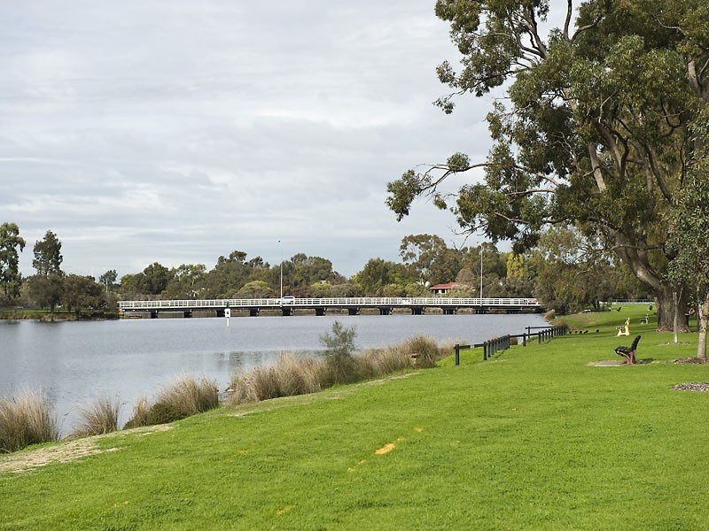 128 Barbican Street East, Shelley WA 6148