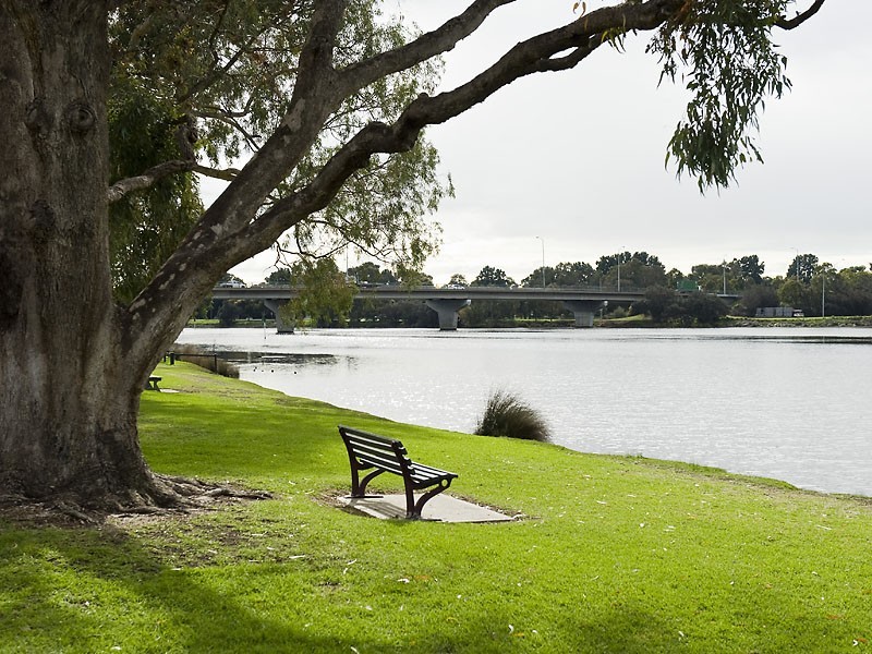 128 Barbican Street East, Shelley WA 6148