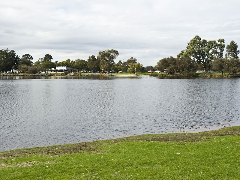 128 Barbican Street East, Shelley WA 6148