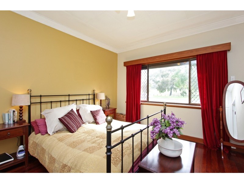 90 Hill View Terrace, St James WA 6102