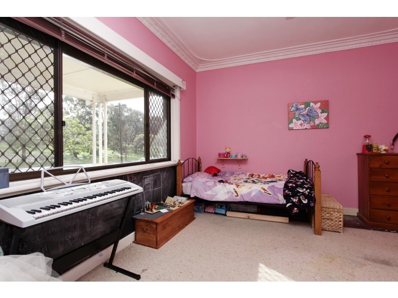 90 Hill View Terrace, St James WA 6102