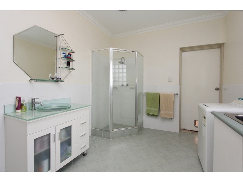 90 Hill View Terrace, St James WA 6102