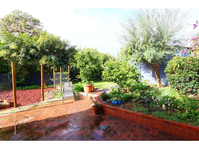 90 Hill View Terrace, St James WA 6102