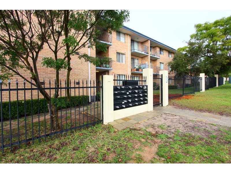 4/1045 Albany Highway, St James WA 6102