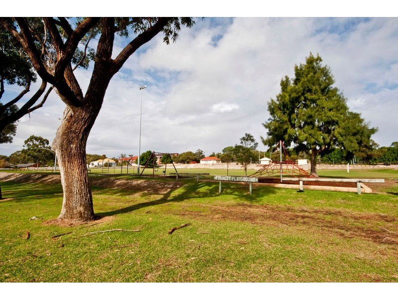 18 Robinson Street, Fremantle WA 6160