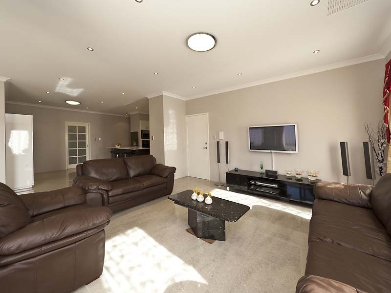 42A Hooson Way, Wilson WA 6107