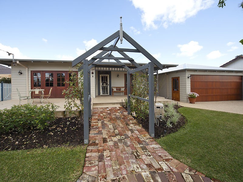 19 Leach Avenue, Riverton WA 6148