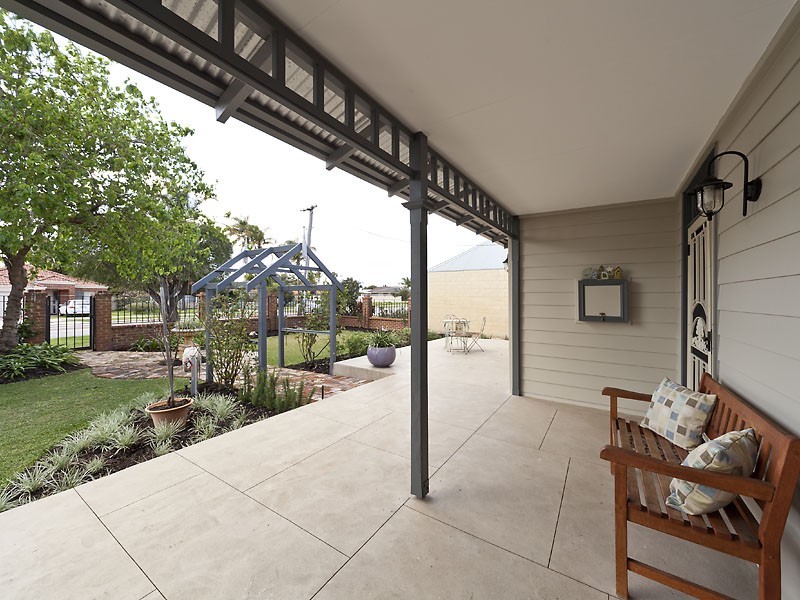 19 Leach Avenue, Riverton WA 6148