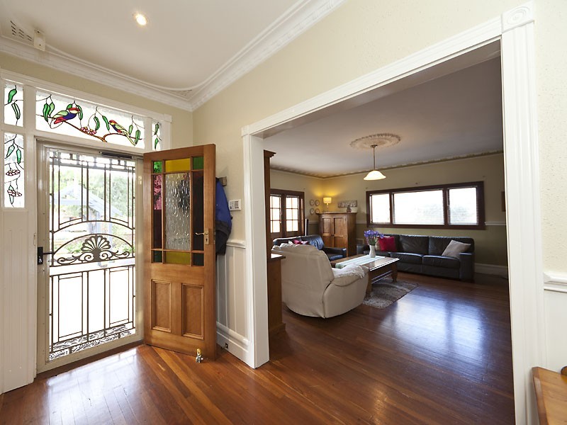 19 Leach Avenue, Riverton WA 6148