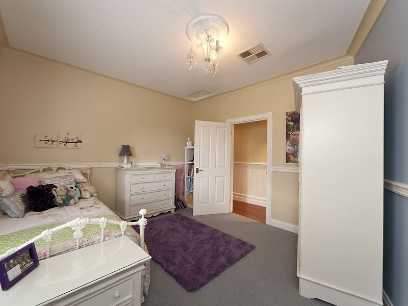 19 Leach Avenue, Riverton WA 6148