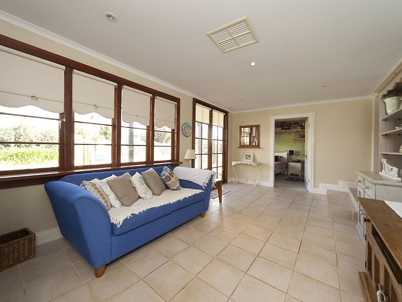 19 Leach Avenue, Riverton WA 6148