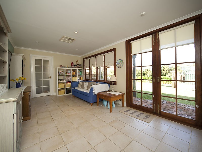 19 Leach Avenue, Riverton WA 6148