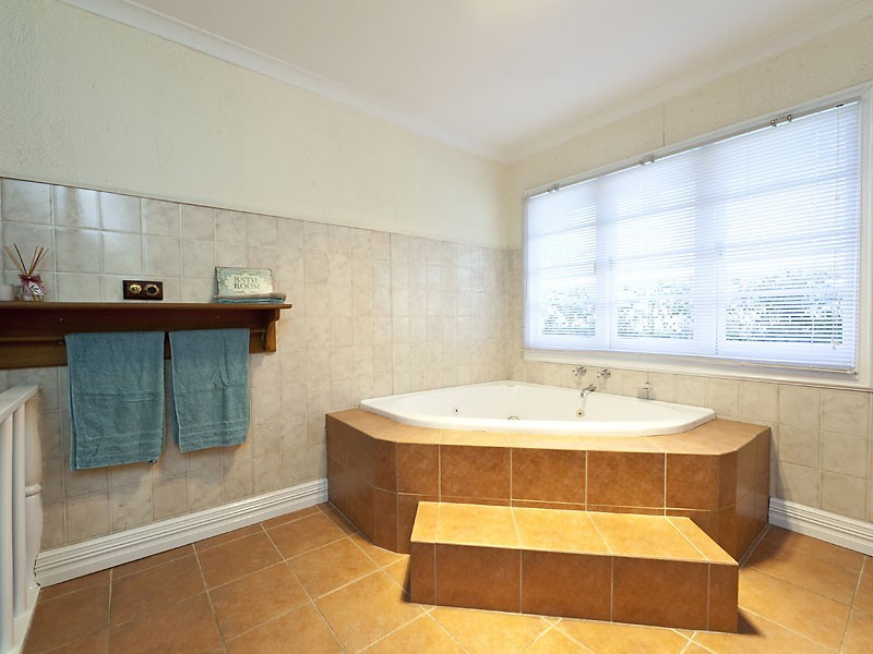 19 Leach Avenue, Riverton WA 6148