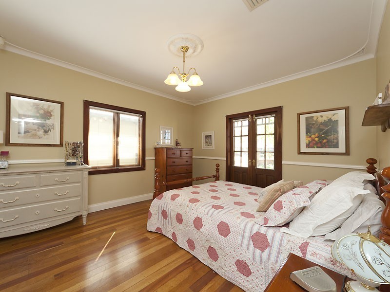 19 Leach Avenue, Riverton WA 6148