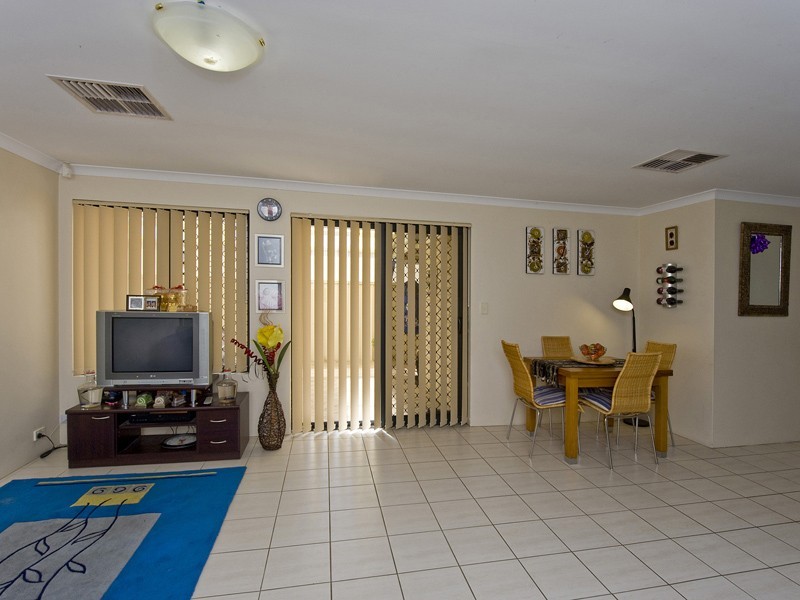 1/152 Treasure Road, Queens Park WA 6107