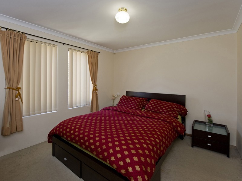 1/152 Treasure Road, Queens Park WA 6107