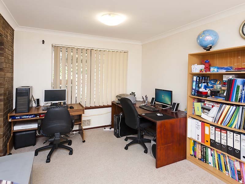 56 Periwinkle Way, Parkwood WA 6147