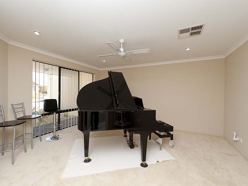 16 Vanderlin Crescent, Ridgewood WA 6030