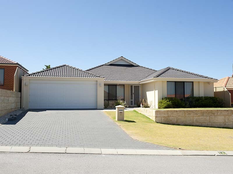 16 Vanderlin Crescent, Ridgewood WA 6030