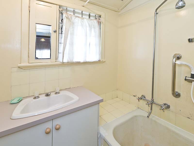 395  Berwick Street, St James WA 6102