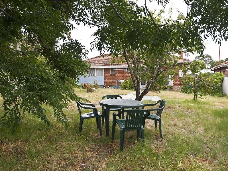 395  Berwick Street, St James WA 6102