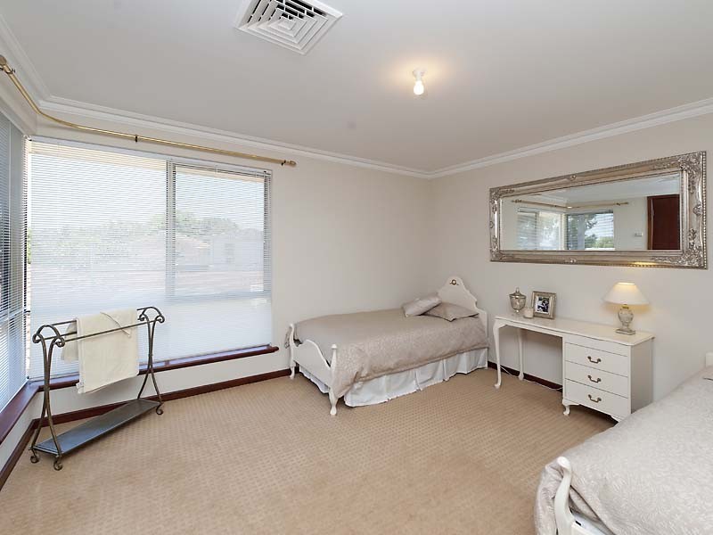 8 OPAL PLACE, Riverton WA 6148