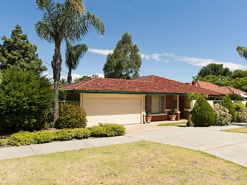 2 PITT STREET, St James WA 6102