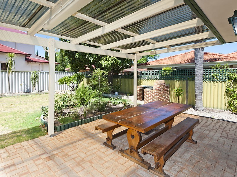 2 PITT STREET, St James WA 6102