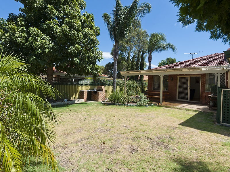 2 PITT STREET, St James WA 6102