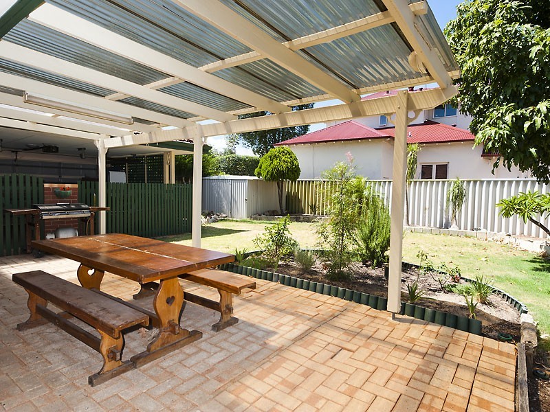 2 PITT STREET, St James WA 6102