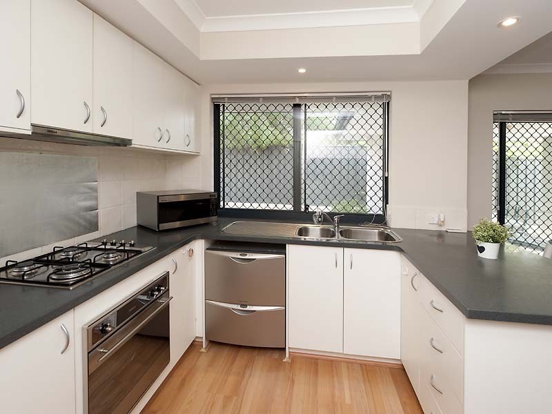 6/10 Surrey Road, Wilson WA 6107