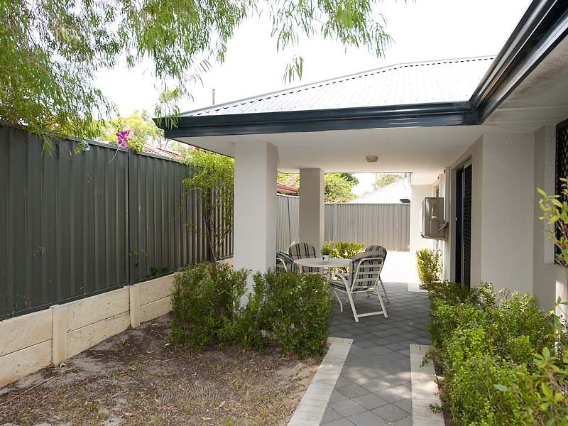 6/10 Surrey Road, Wilson WA 6107