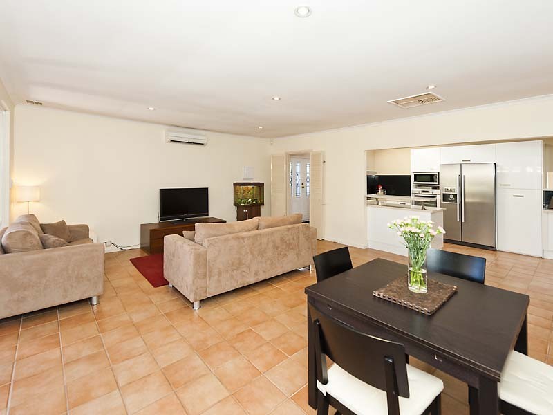 6 Bow Street, Wilson WA 6107