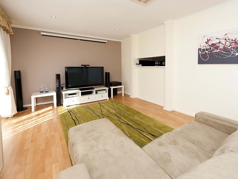 6 Bow Street, Wilson WA 6107