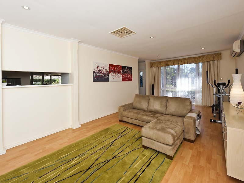 6 Bow Street, Wilson WA 6107