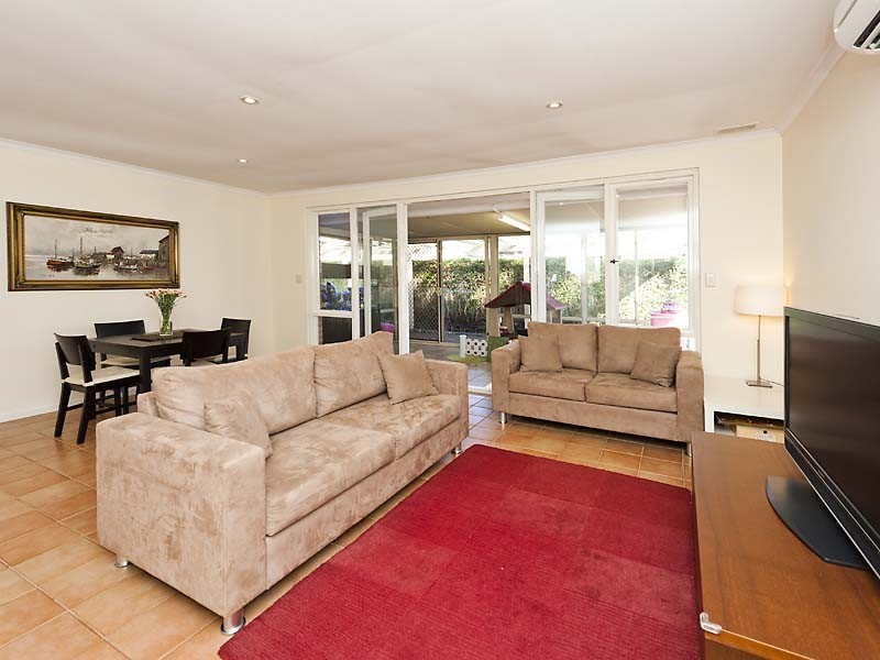 6 Bow Street, Wilson WA 6107