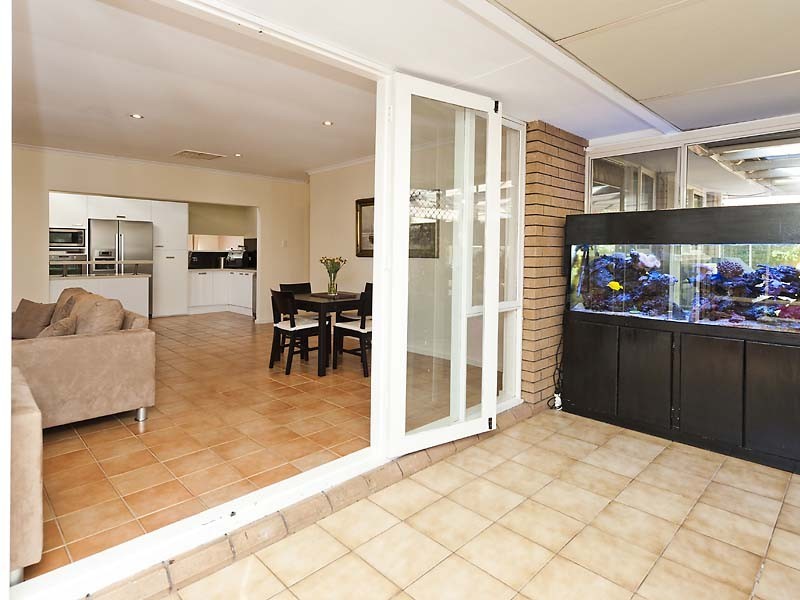 6 Bow Street, Wilson WA 6107