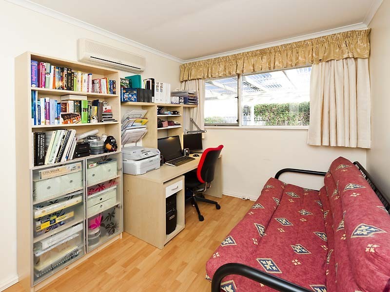 6 Bow Street, Wilson WA 6107