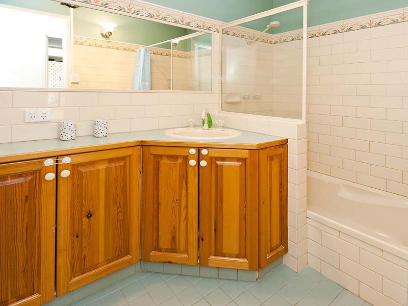 6 Bow Street, Wilson WA 6107