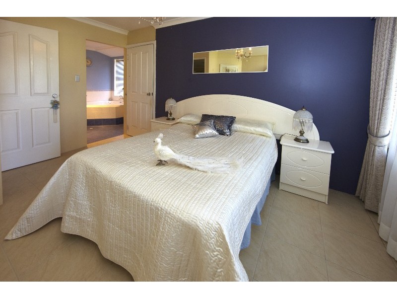 4 Silvereye Close, East Cannington WA 6107