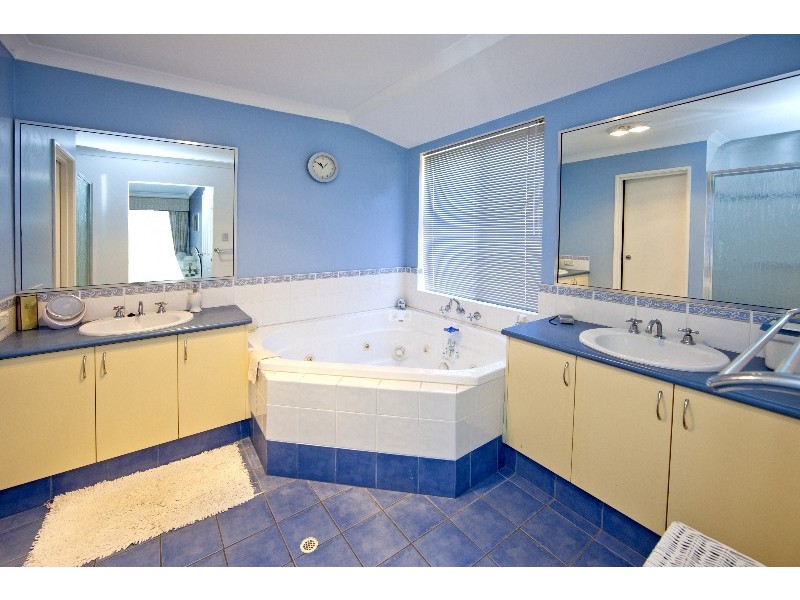 4 Silvereye Close, East Cannington WA 6107