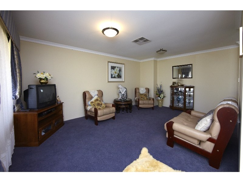 4 Silvereye Close, East Cannington WA 6107