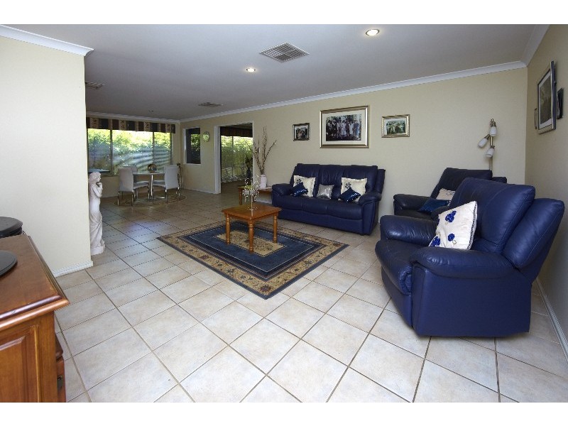 4 Silvereye Close, East Cannington WA 6107