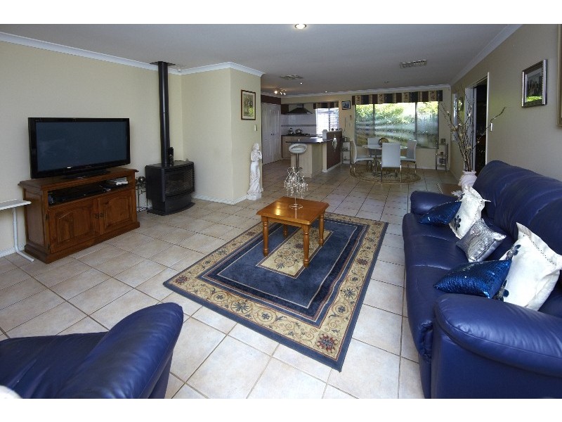 4 Silvereye Close, East Cannington WA 6107