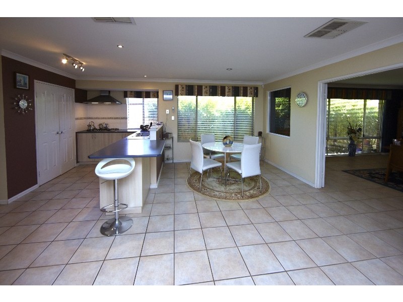 4 Silvereye Close, East Cannington WA 6107