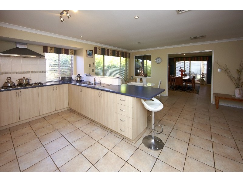 4 Silvereye Close, East Cannington WA 6107