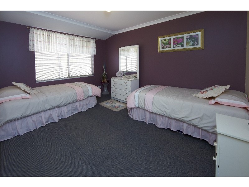 4 Silvereye Close, East Cannington WA 6107