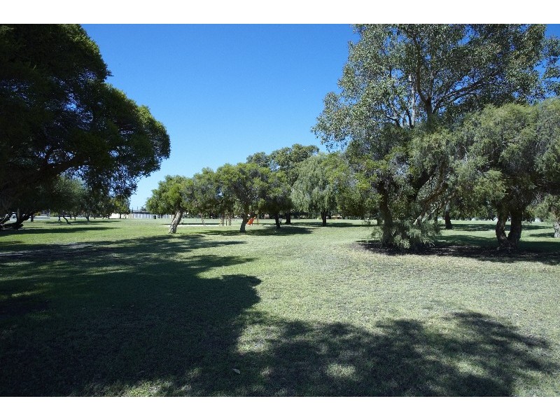 4 Silvereye Close, East Cannington WA 6107