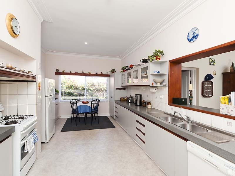 10 Boundary Road, St James WA 6102