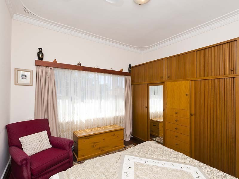 10 Boundary Road, St James WA 6102